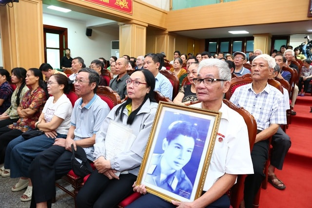Giọt nước mắt ‘đoàn tụ’ sau nửa thế kỷ chờ mong nhờ phương pháp giám định ADN- Ảnh 2.