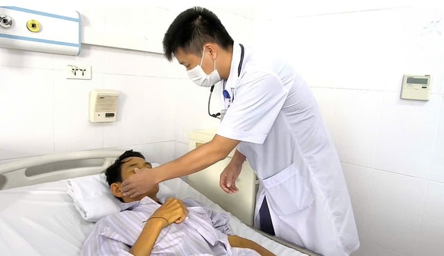 Giẫm phải đá nhọn khi lội ruộng, người đàn ông nhiễm loại vi khuẩn gây suy gan, thận- Ảnh 3.