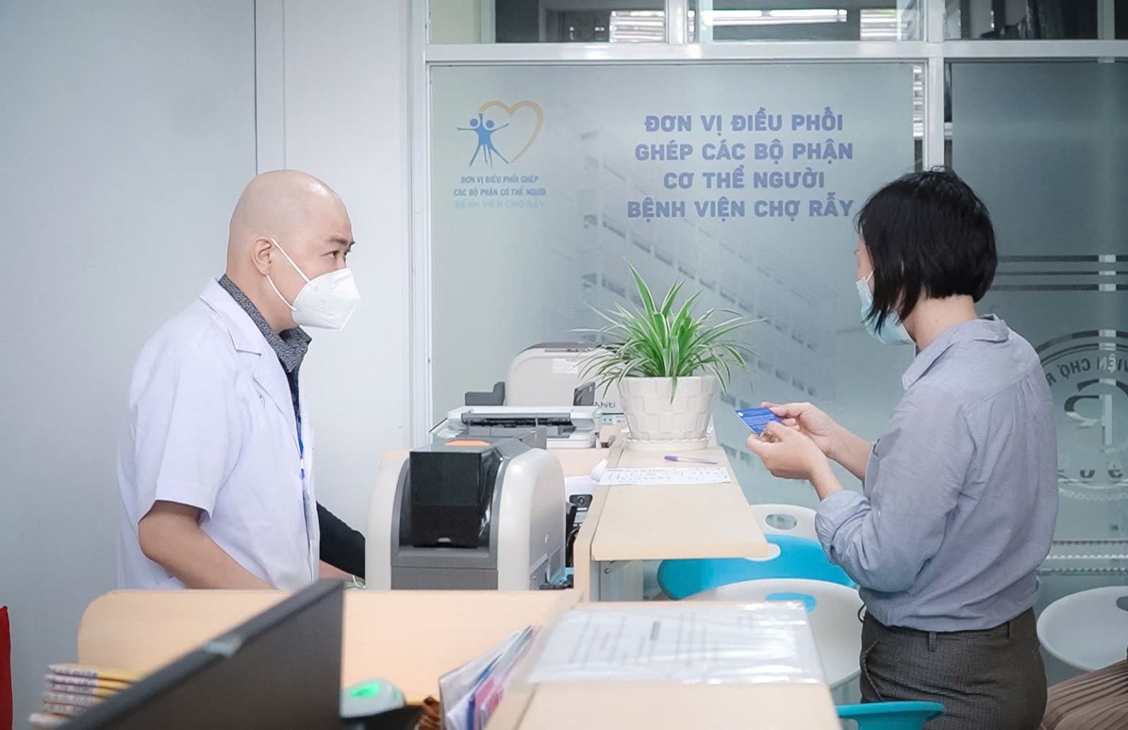 Bệnh viện Chợ Rẫy cảnh báo lừa đảo yêu cầu nộp phí nhận thẻ hiến tạng- Ảnh 1.