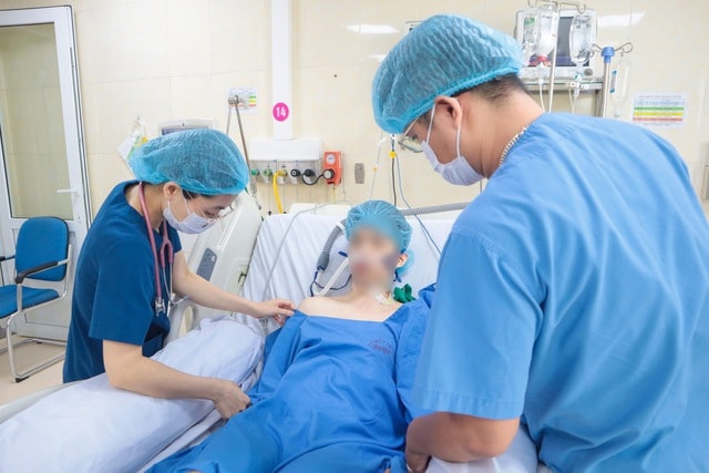 Đang tập gym chàng trai 20 tuổi bất ngờ gục ngã, ngừng tim- Ảnh 1.