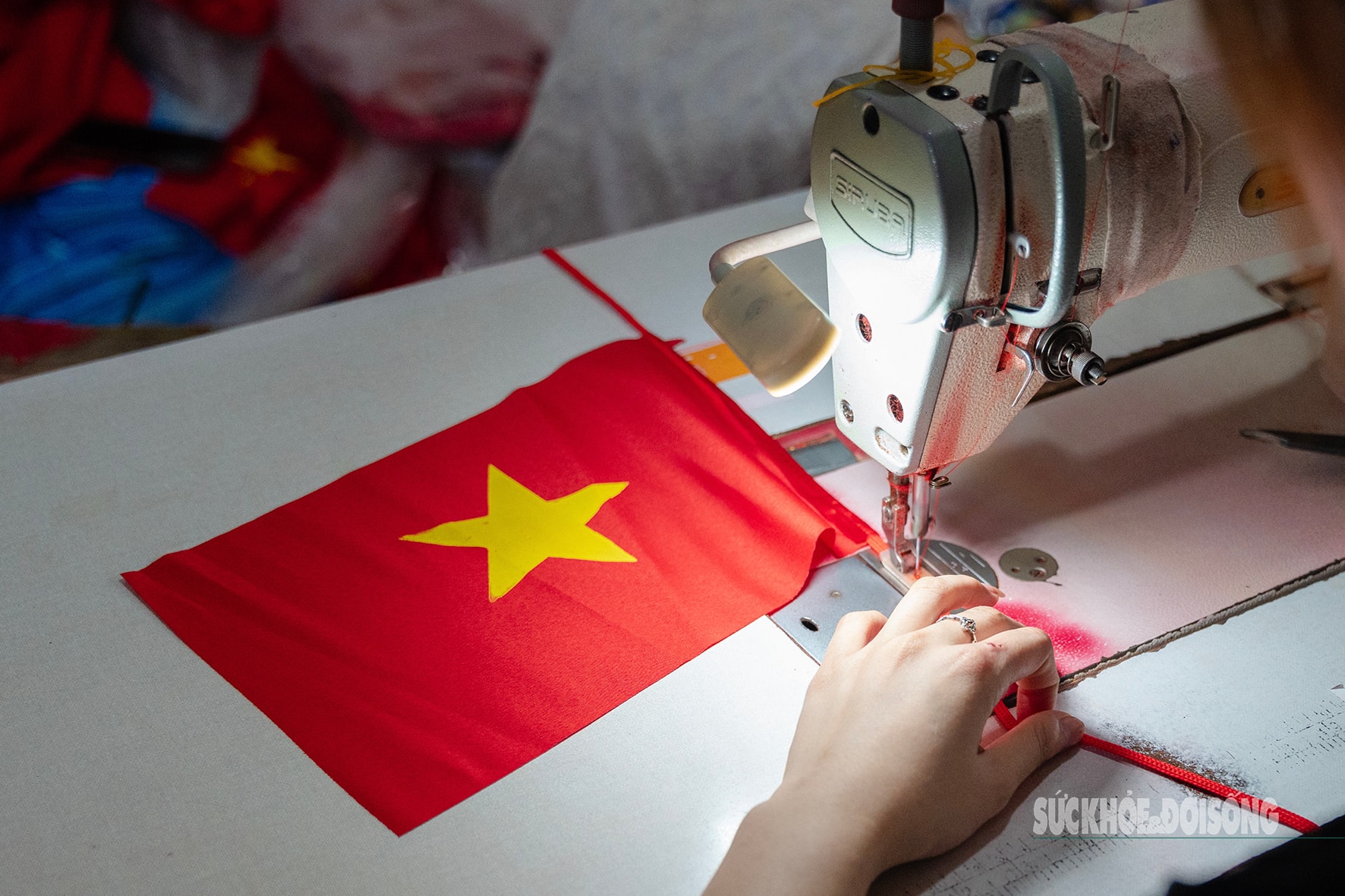 Làng may cờ Tổ quốc đỏ rực dịp Quốc khánh 2/9- Ảnh 5.