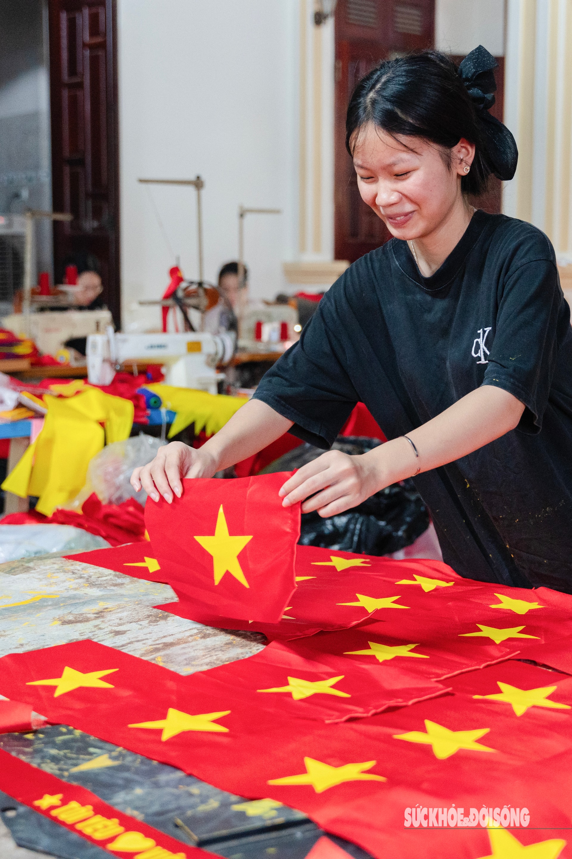 Làng may cờ Tổ quốc đỏ rực dịp Quốc khánh 2/9- Ảnh 7.