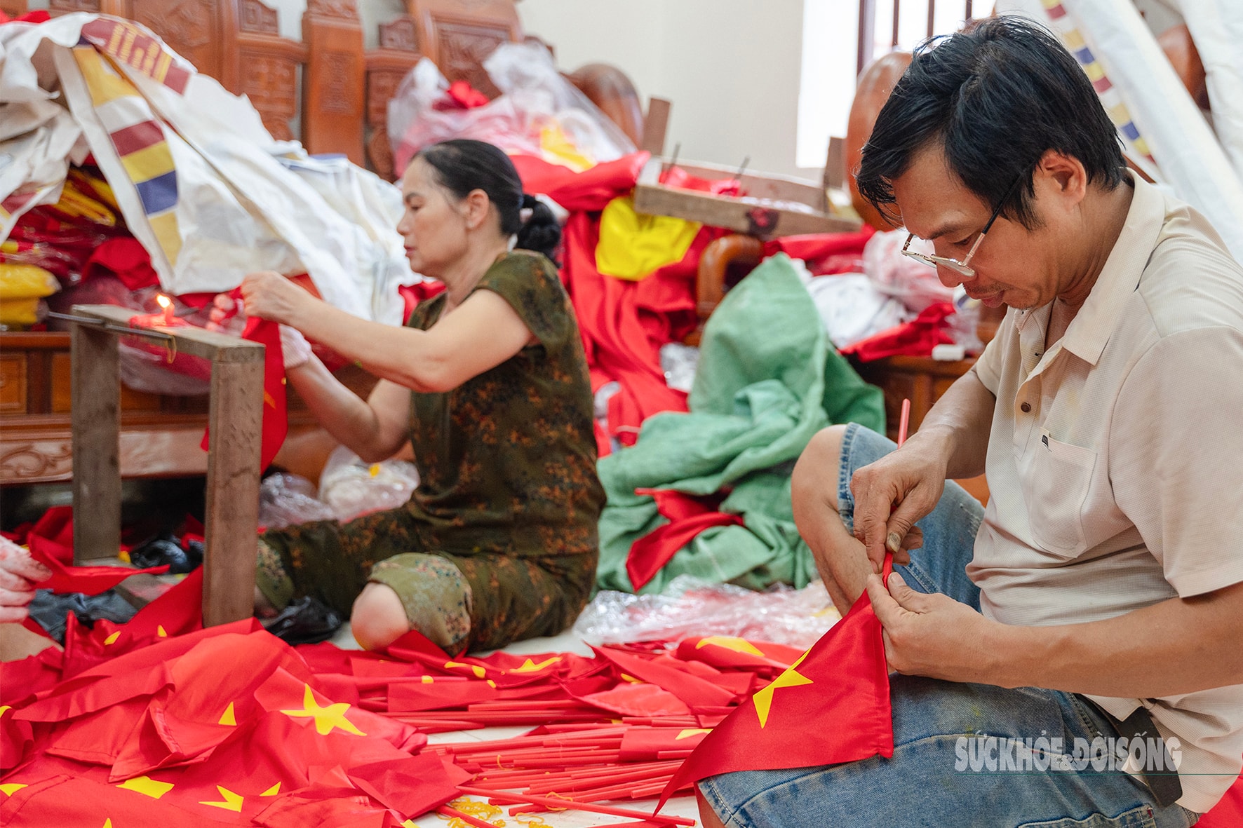 Làng may cờ Tổ quốc đỏ rực dịp Quốc khánh 2/9- Ảnh 4.