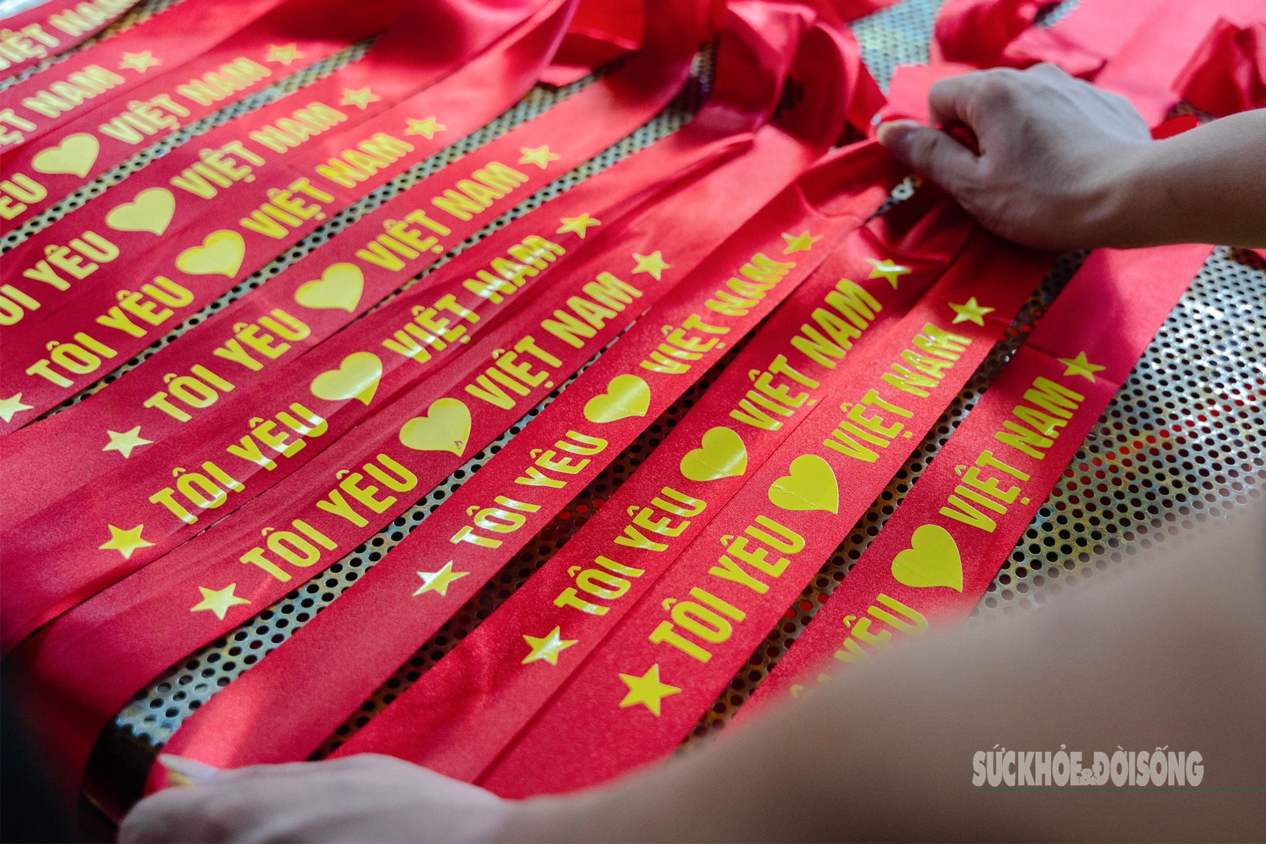 Làng may cờ Tổ quốc đỏ rực dịp Quốc khánh 2/9- Ảnh 8.