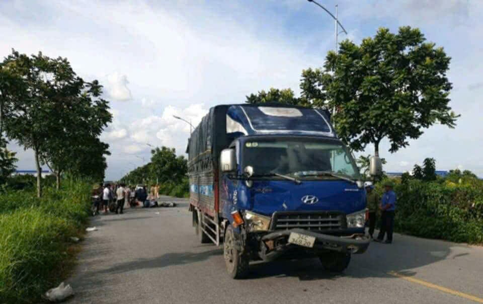 Thương tâm: Vợ chồng gặp nạn tử vong sau khi va chạm với ô tô tải- Ảnh 1. Thương tâm: Vợ chồng gặp nạn tử vong sau khi va chạm với ô tô tải- Ảnh 1.