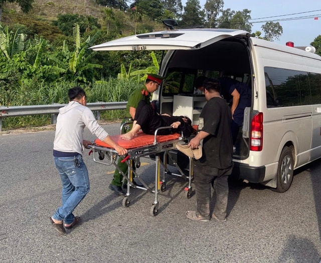 Công an Đà Nẵng kịp thời cứu giúp thai phụ gặp nạn trên đường- Ảnh 1.