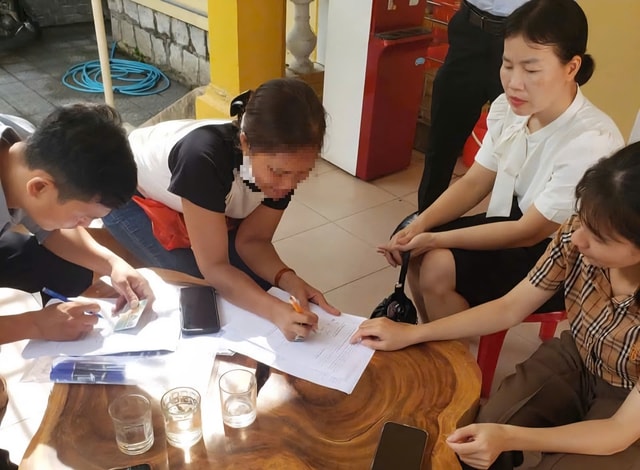 Xử lý chủ quán vỉa hè ở Huế rửa tô chớp nhoáng- Ảnh 1.