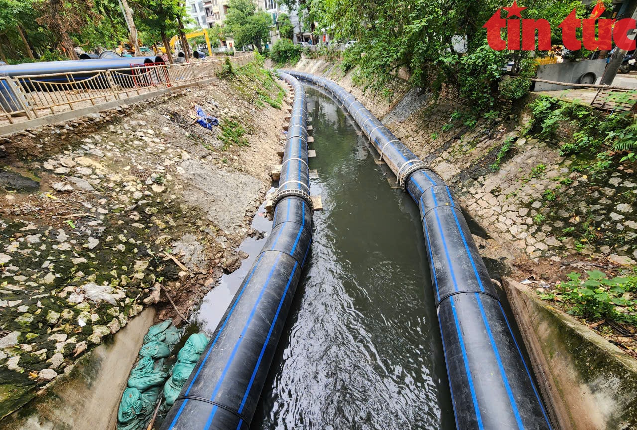 Cận cảnh đường ống khổng lồ dẫn nước hồ Tây ‘hồi sinh’ sông Tô Lịch- Ảnh 2.