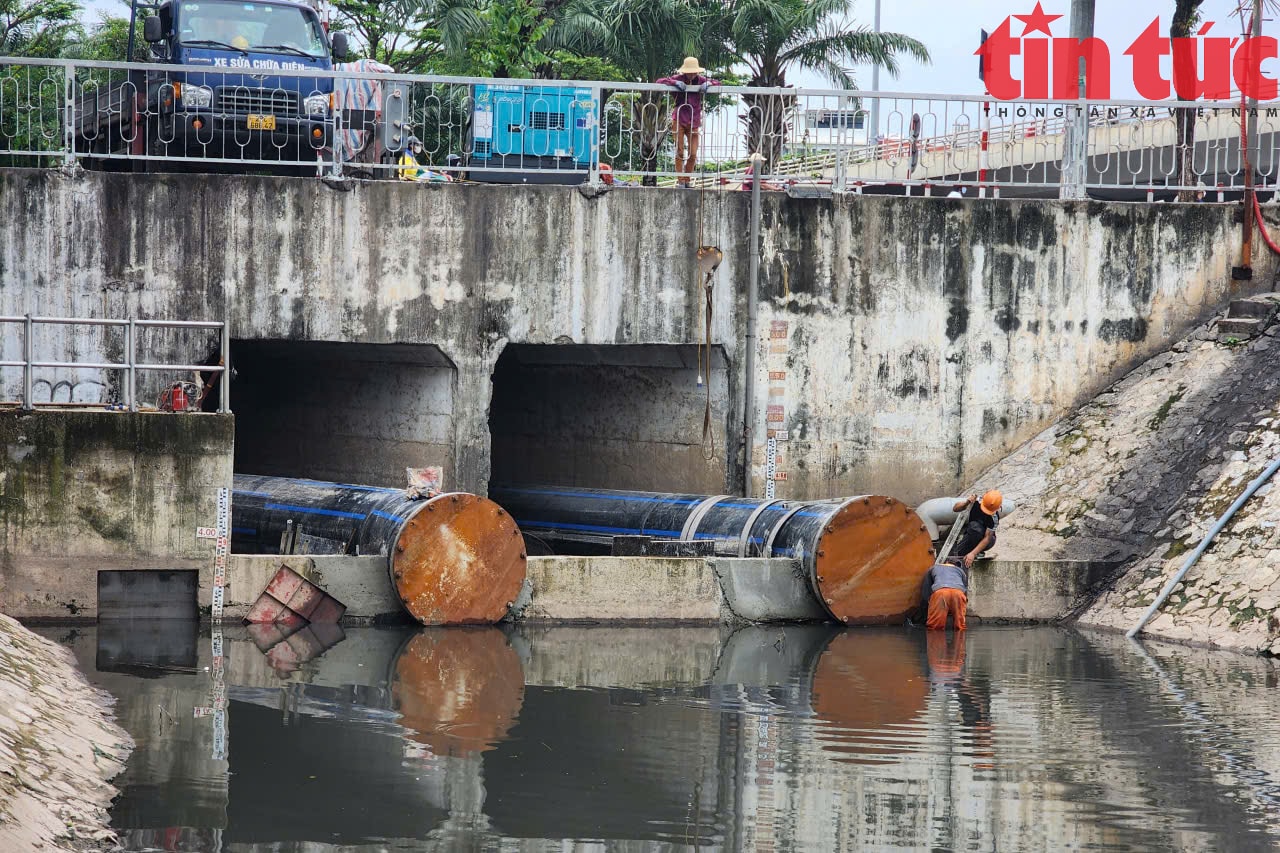 Cận cảnh đường ống khổng lồ dẫn nước hồ Tây ‘hồi sinh’ sông Tô Lịch- Ảnh 3.