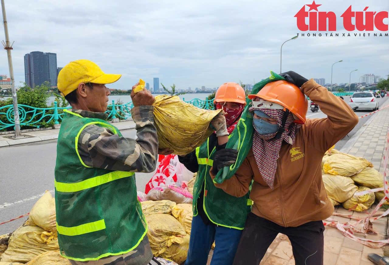 Cận cảnh đường ống khổng lồ dẫn nước hồ Tây ‘hồi sinh’ sông Tô Lịch- Ảnh 10.