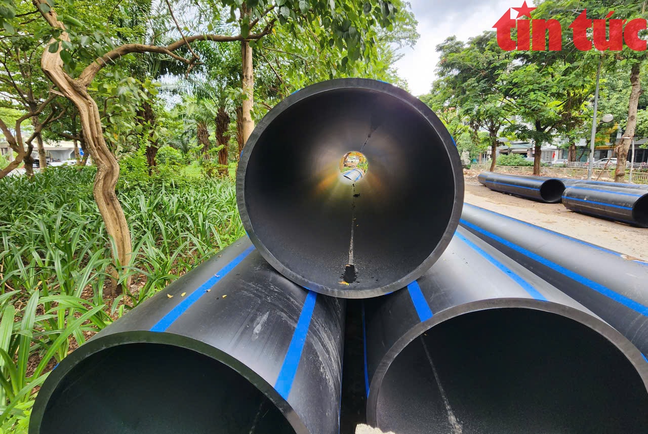 Cận cảnh đường ống khổng lồ dẫn nước hồ Tây ‘hồi sinh’ sông Tô Lịch- Ảnh 7.