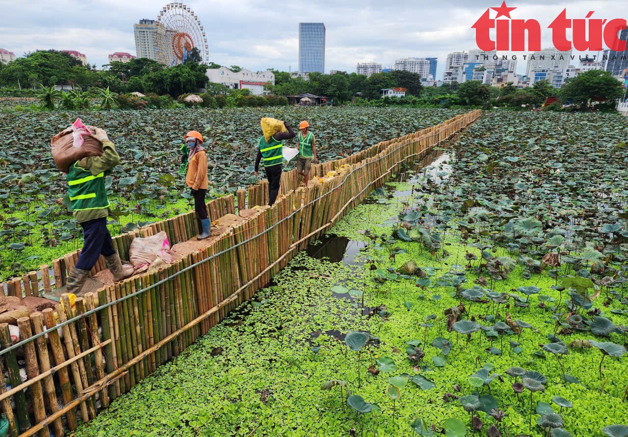 Cận cảnh đường ống khổng lồ dẫn nước hồ Tây ‘hồi sinh’ sông Tô Lịch- Ảnh 9.