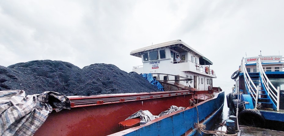 Va trúng đá ngầm trên biển, tàu hàng bị đắm, 5 nạn nhân thoát nạn- Ảnh 1.