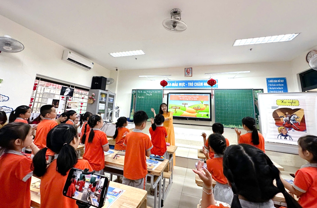 Học phí được miễn, phụ huynh vẫn đóng những khoản gì đầu năm học 2025-2026?- Ảnh 1.