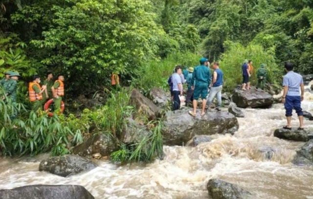 Nước lũ cuốn hai mẹ con khi đi làm rẫy về- Ảnh 1.