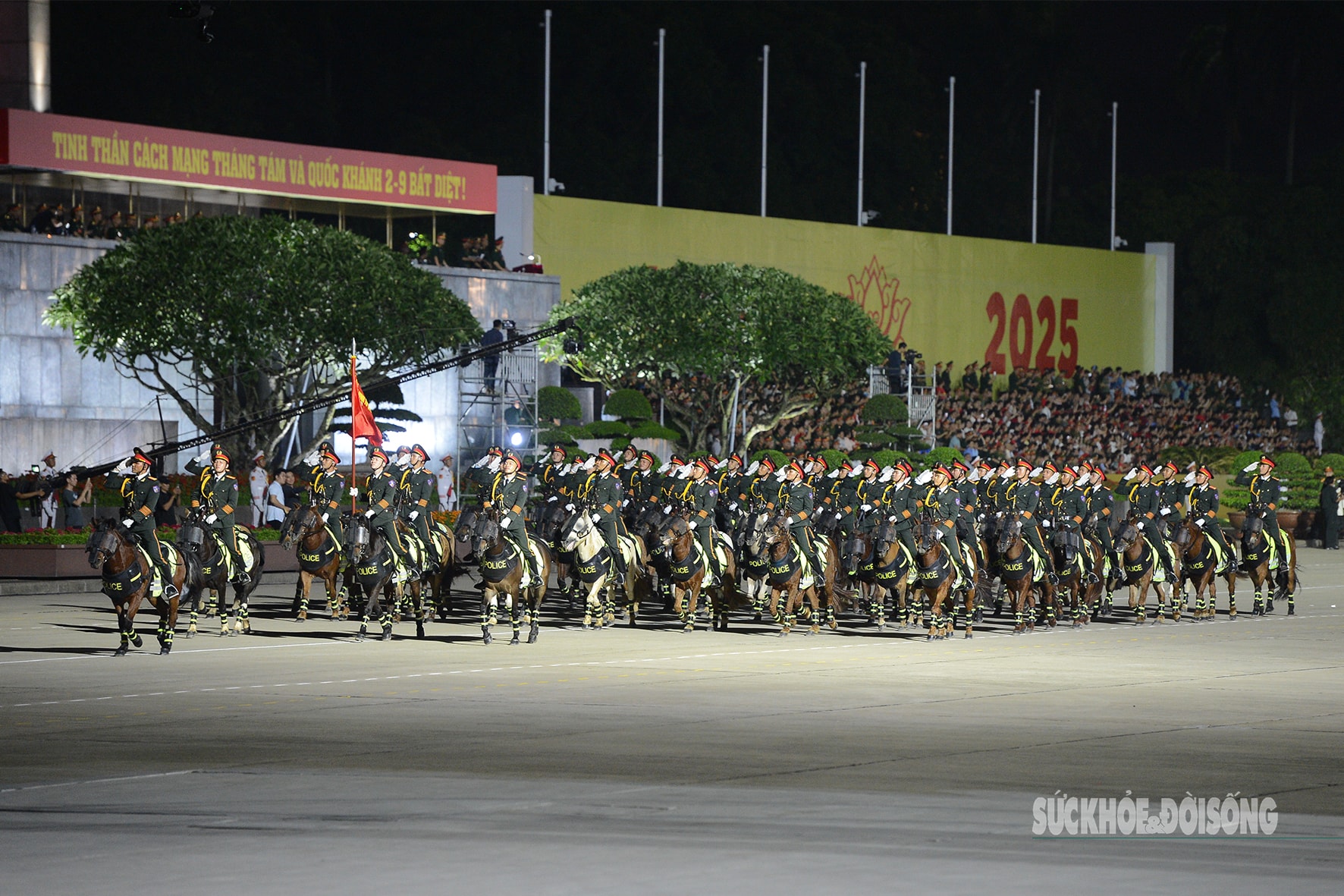 Khoảnh khắc đặc biệt tại Quảng trường Ba Đình đêm tổng hợp luyện diễu binh, diễu hành- Ảnh 11.