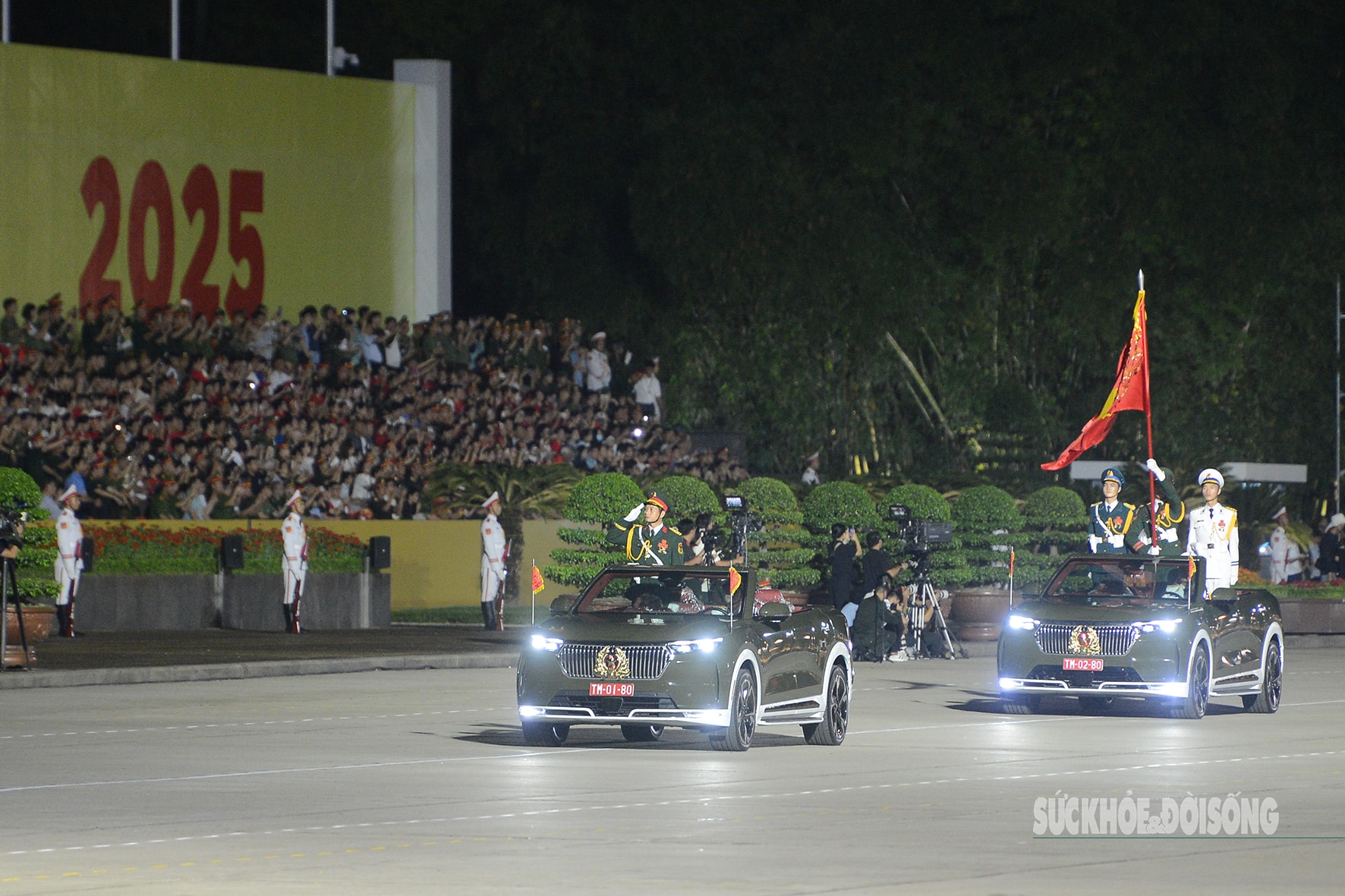 Khoảnh khắc đặc biệt tại Quảng trường Ba Đình đêm tổng hợp luyện diễu binh, diễu hành- Ảnh 1.