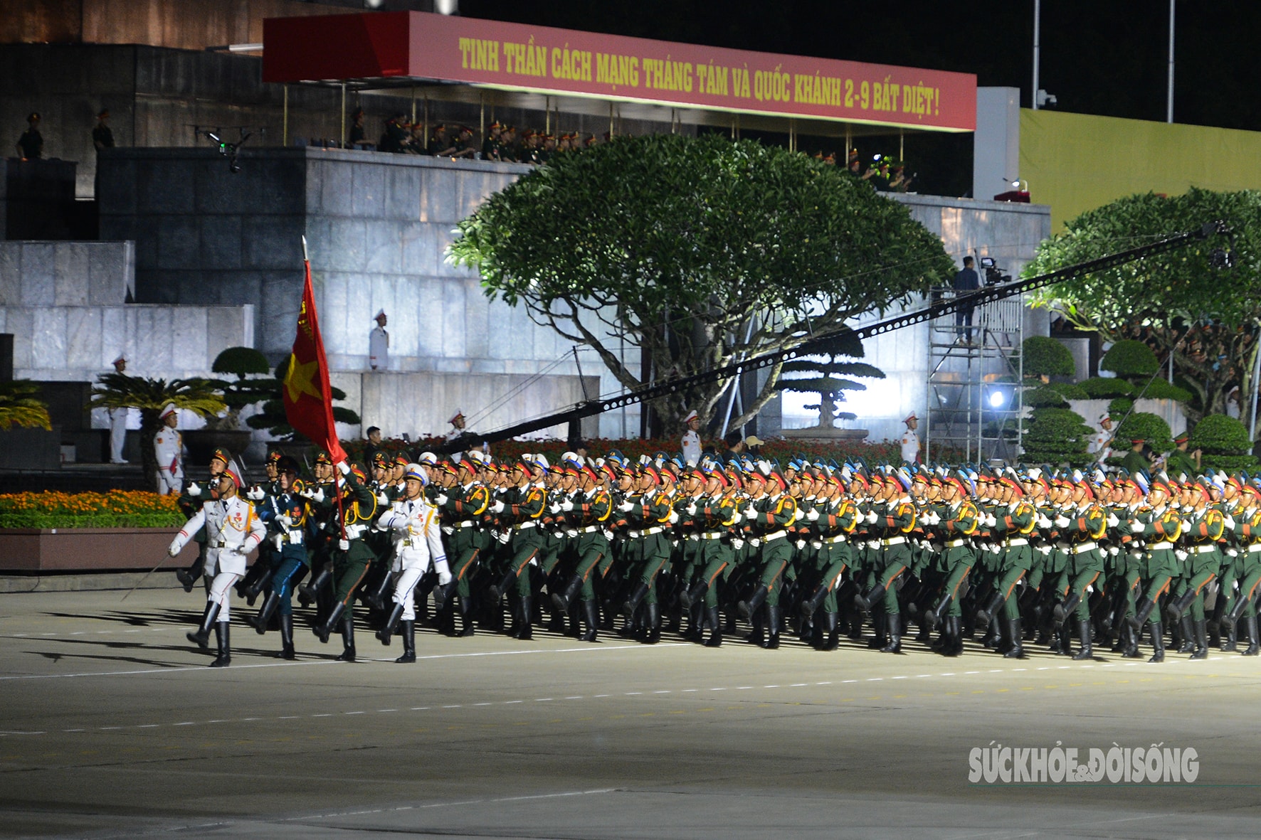Khoảnh khắc đặc biệt tại Quảng trường Ba Đình đêm tổng hợp luyện diễu binh, diễu hành- Ảnh 2.