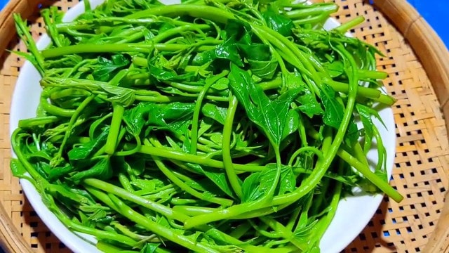 Vì sao khi ăn rau lang nên vắt thêm vài giọt chanh?- Ảnh 1.