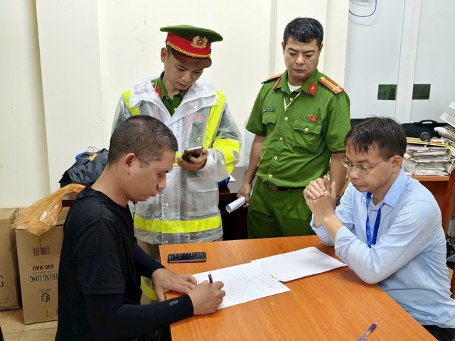 Liên tiếp phát hiện bãi xe 'chặt chém' quanh Quảng trường Ba Đình dịp Quốc khánh- Ảnh 2.