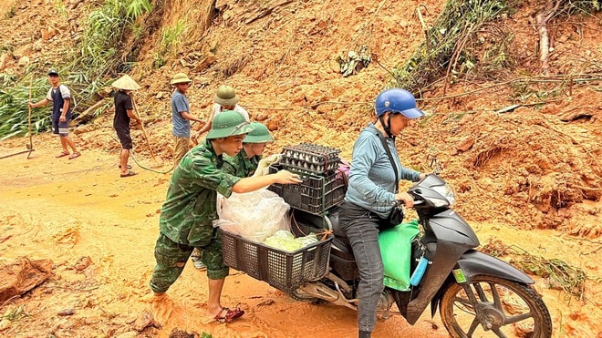 Mưa lớn do bão số 6 chia cắt nhiều xã miền Tây Nghệ An- Ảnh 3.