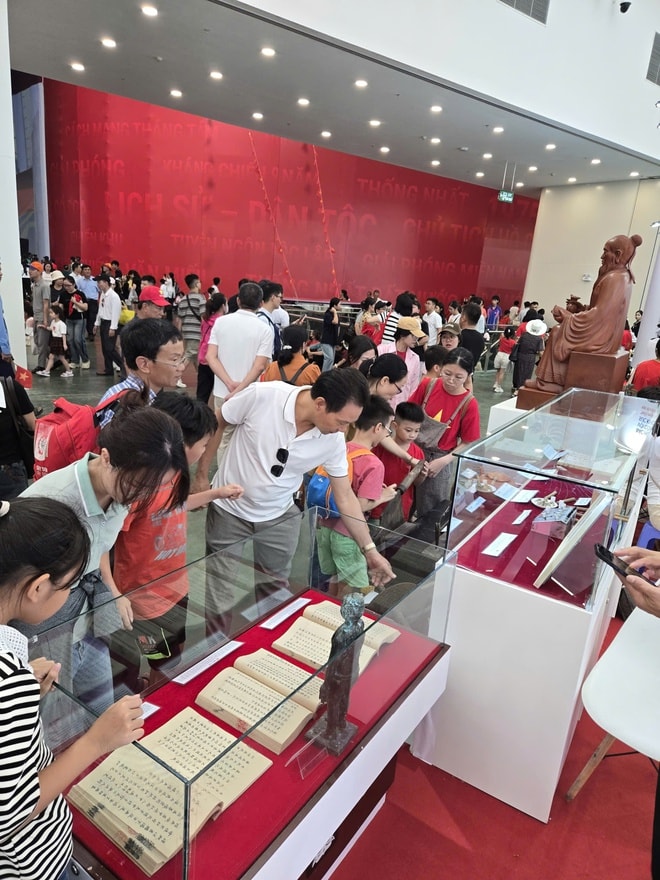 Gian Triển lãm Bộ Y tế thu hút hàng chục nghìn lượt khách thăm quan, trải nghiệm khám, tư vấn sức khoẻ- Ảnh 6.