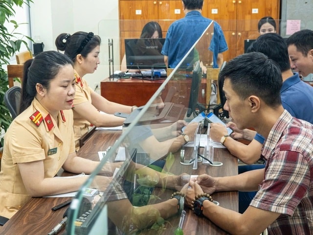 Giảm 30% phí, lệ phí đăng ký xe, thí điểm chuyển quyền sở hữu xe không cần công chứng, chứng thực- Ảnh 1.