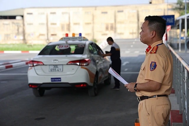 Giảm 30% phí, lệ phí đăng ký xe, thí điểm chuyển quyền sở hữu xe không cần công chứng, chứng thực- Ảnh 2.