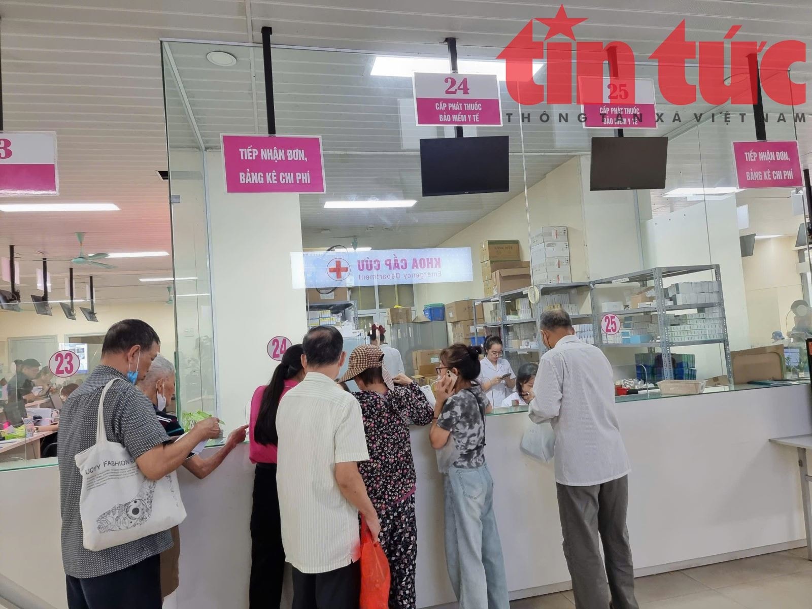 Một số lưu ý về thẻ BHYT khi đi khám chữa bệnh theo quy định mới- Ảnh 1.