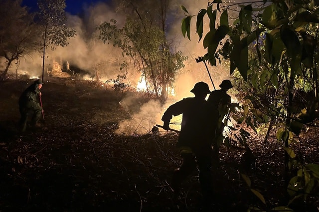 Khống chế vụ cháy rừng ở Huế, phát hiện thi thể người đàn ông- Ảnh 1. Khống chế vụ cháy rừng ở Huế, phát hiện thi thể người đàn ông- Ảnh 1.