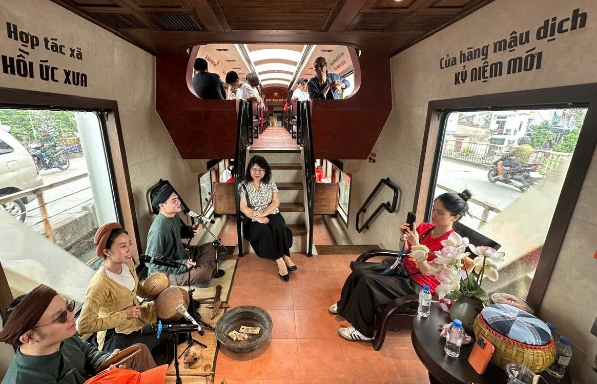 Vận hành thương mại đoàn tàu 'Hà Nội 5 cửa ô'- Ảnh 2.