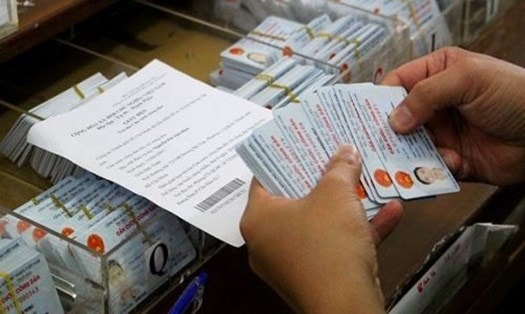 Từ nay tới 31/12/2025, người dân không đi đổi CCCD sang thẻ căn cước mẫu mới có bị phạt?- Ảnh 1. Từ nay tới 31/12/2025, người dân không đi đổi CCCD sang thẻ căn cước mẫu mới có bị phạt?- Ảnh 1.