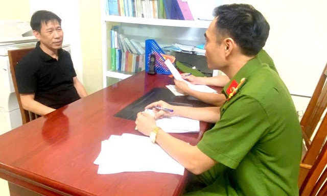 Bắt giữ nhiều cán bộ kiểm lâm trong đường dây bảo kê xe gỗ quý hiếm - Ảnh 3. Bắt giữ nhiều cán bộ kiểm lâm trong đường dây bảo kê xe gỗ quý hiếm - Ảnh 3.