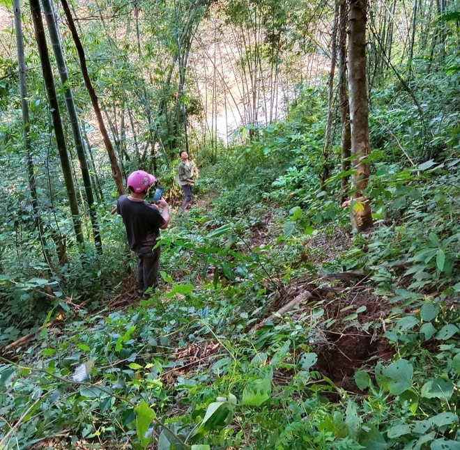 Vết nứt lớn trên đồi ở Nghệ An đe dọa Quốc lộ 7, dân được sơ tán khẩn cấp- Ảnh 2.