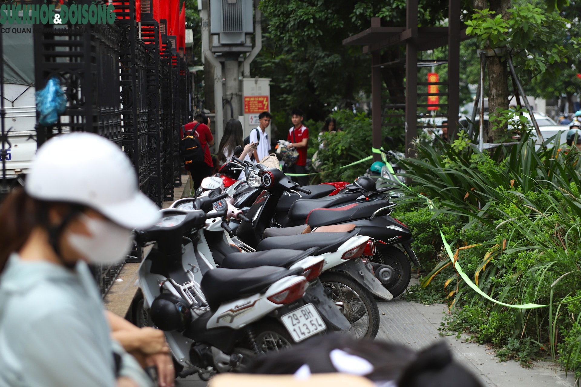 Đi xe máy không biển, 'đầu trần',... nhiều học sinh Hà Nội bị xử lý- Ảnh 5. Đi xe máy không biển, 'đầu trần',... nhiều học sinh Hà Nội bị xử lý- Ảnh 5.