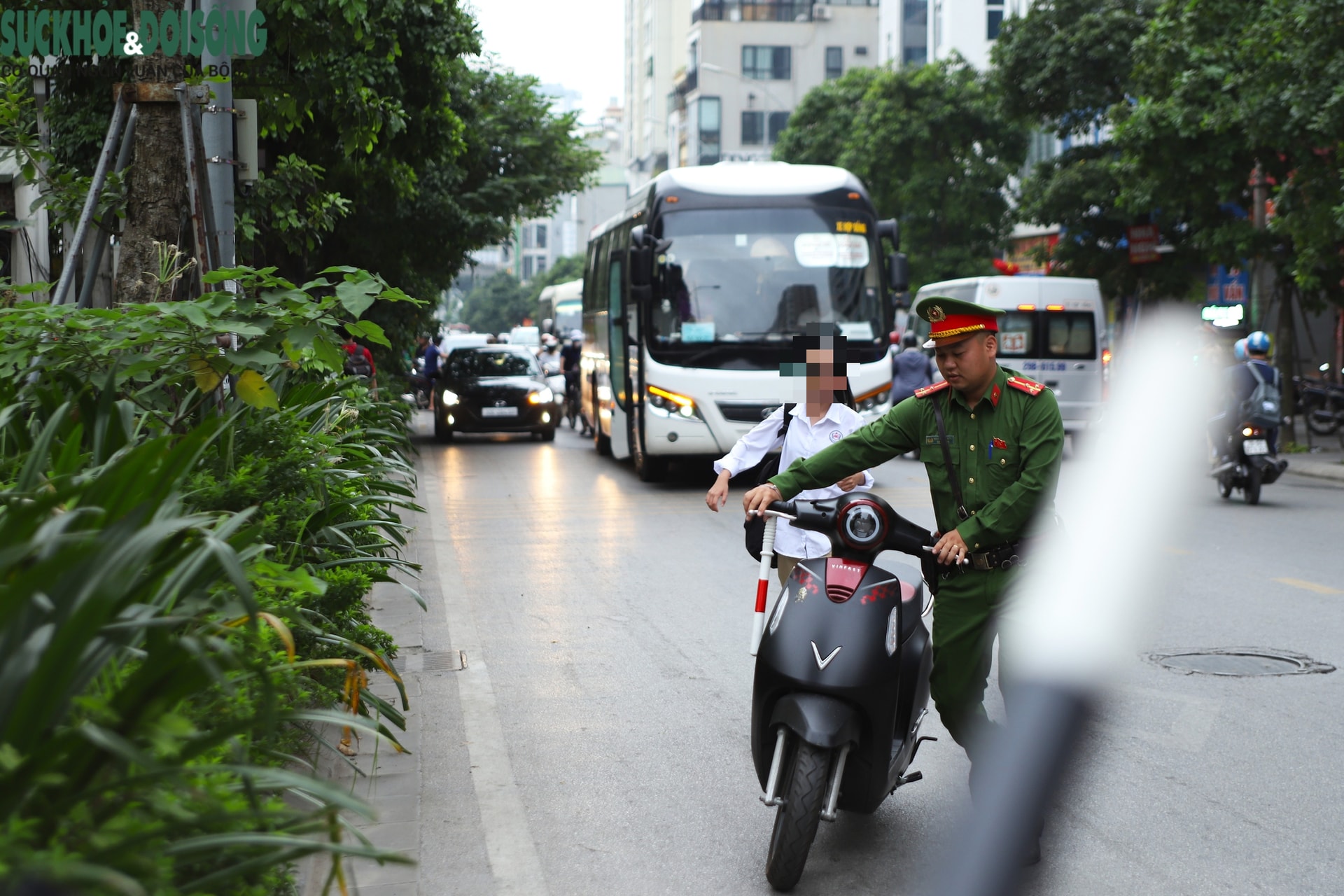 Đi xe máy không biển, 'đầu trần',... nhiều học sinh Hà Nội bị xử lý- Ảnh 4. Đi xe máy không biển, 'đầu trần',... nhiều học sinh Hà Nội bị xử lý- Ảnh 4.