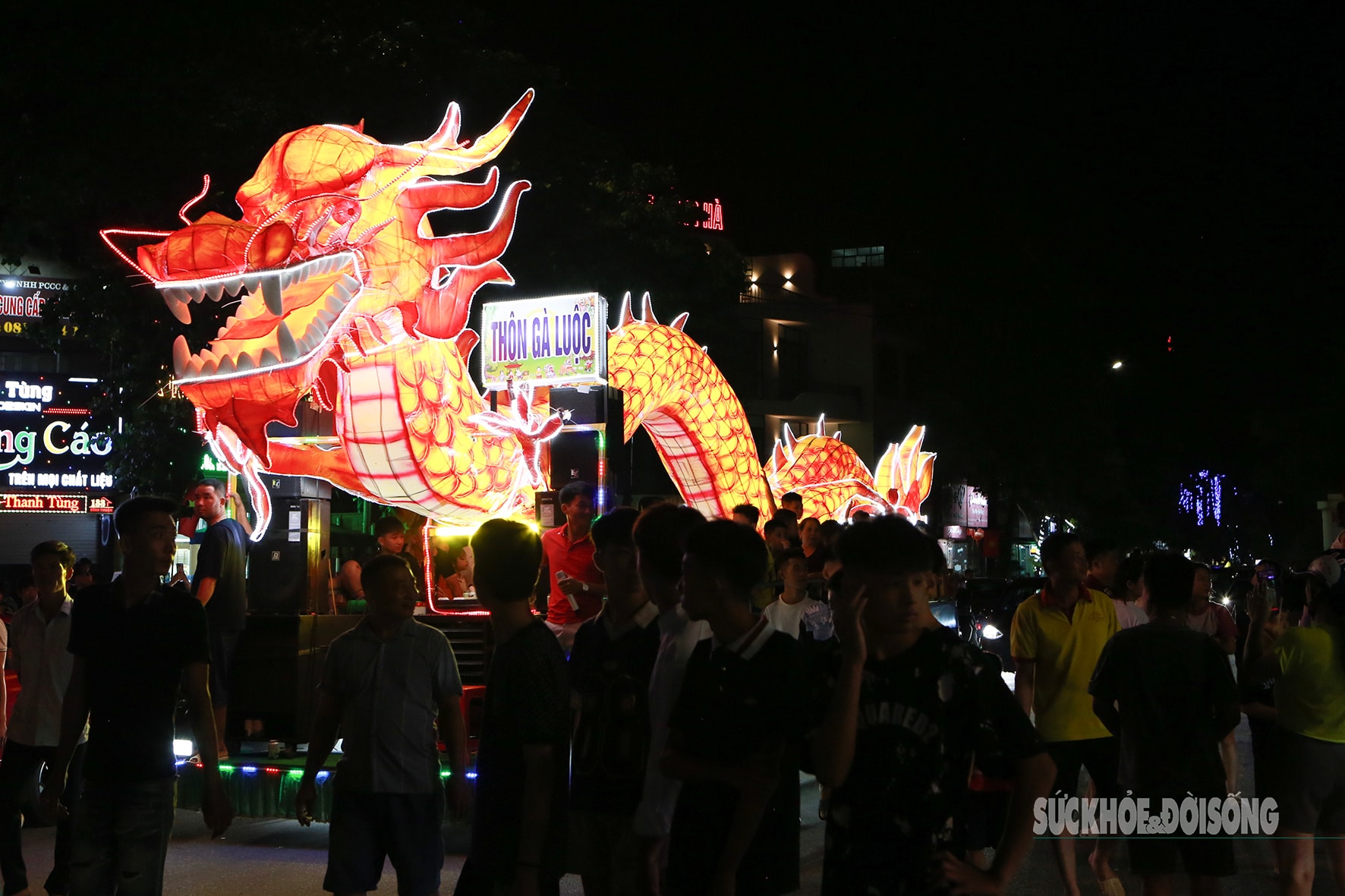 Lung linh sắc màu đèn Trung thu khổng lồ trong Lễ hội Thành Tuyên 2025- Ảnh 6.