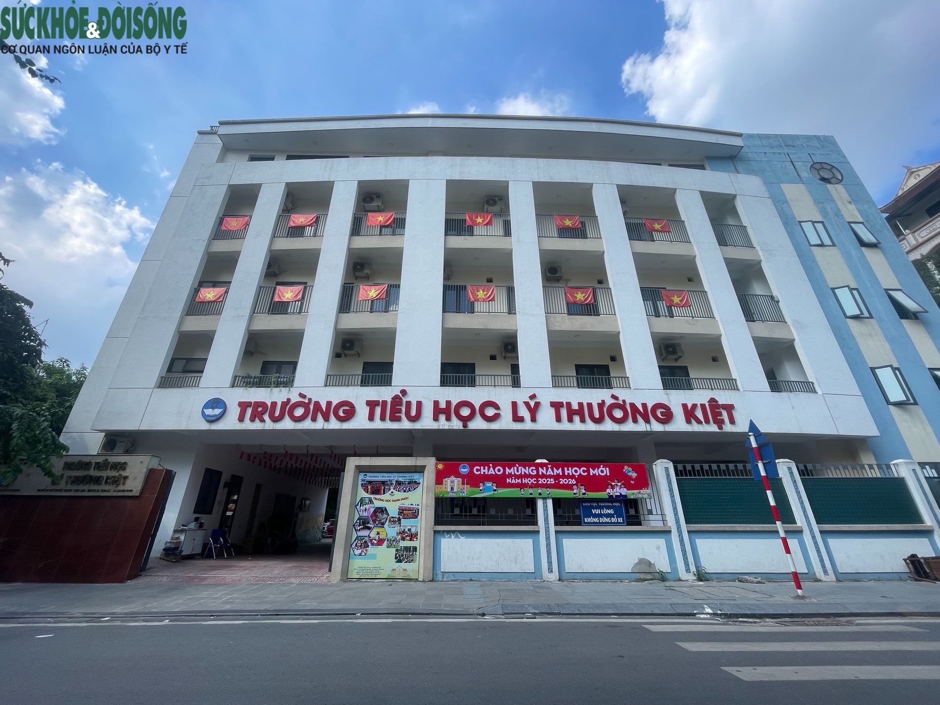 Lùm xùm ở Tiểu học Lý Thường Kiệt, Hà Nội: Hiệu trưởng phủ nhận chuyện ép phụ huynh mua thiết bị- Ảnh 1.