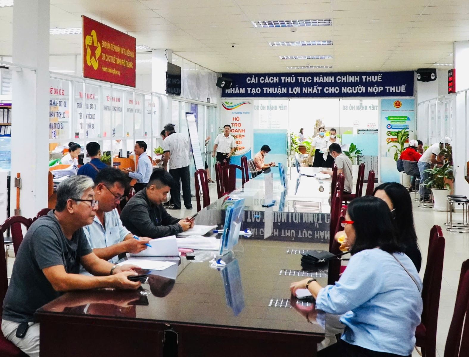 Người dân cần chuẩn bị gì khi số định danh thay mã số thuế?- Ảnh 1.