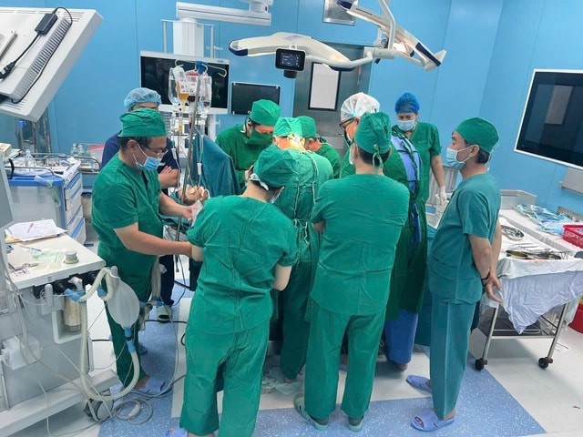 Phối hợp cứu thanh niên chấn thương phức tạp tại Côn Đảo- Ảnh 1. Phối hợp cứu thanh niên chấn thương phức tạp tại Côn Đảo- Ảnh 1.