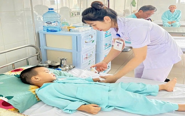 Dị vật pin 'cúc áo', hiểm hoạ khôn lường cho trẻ nhỏ- Ảnh 3. Dị vật pin 'cúc áo', hiểm hoạ khôn lường cho trẻ nhỏ- Ảnh 3.