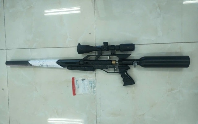 Mua súng qua mạng xã hội, nam thanh niên đối diện truy tố tàng trữ, sử dụng súng quân dụng- Ảnh 1.