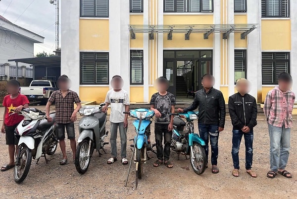 Xử lý nhóm thanh thiếu niên mang dao phóng lợn gây rối trật tự công cộng- Ảnh 1.