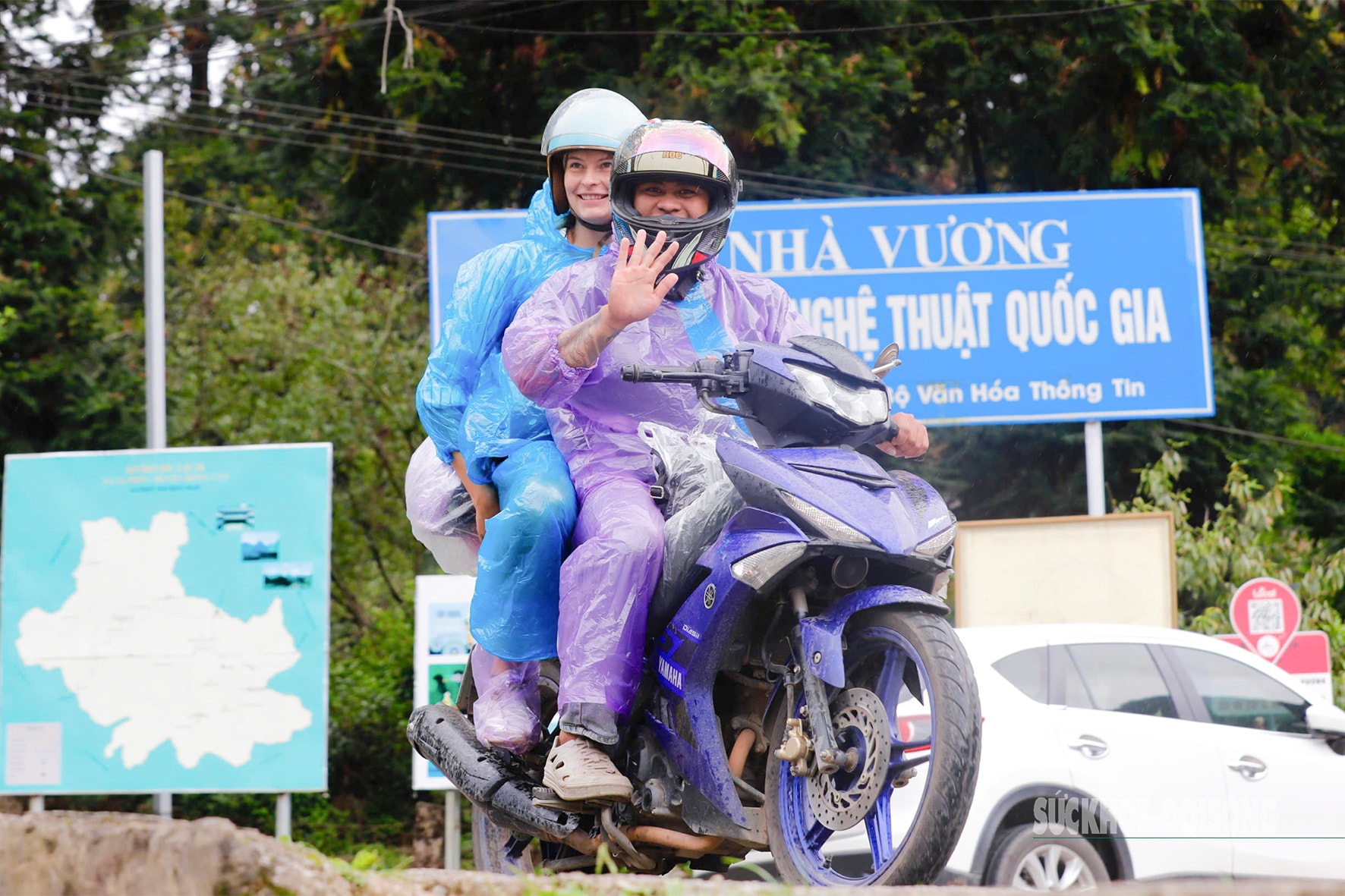 Nghề 'trai lai Tây’ giữa mây núi vùng cao cực Bắc- Ảnh 2.