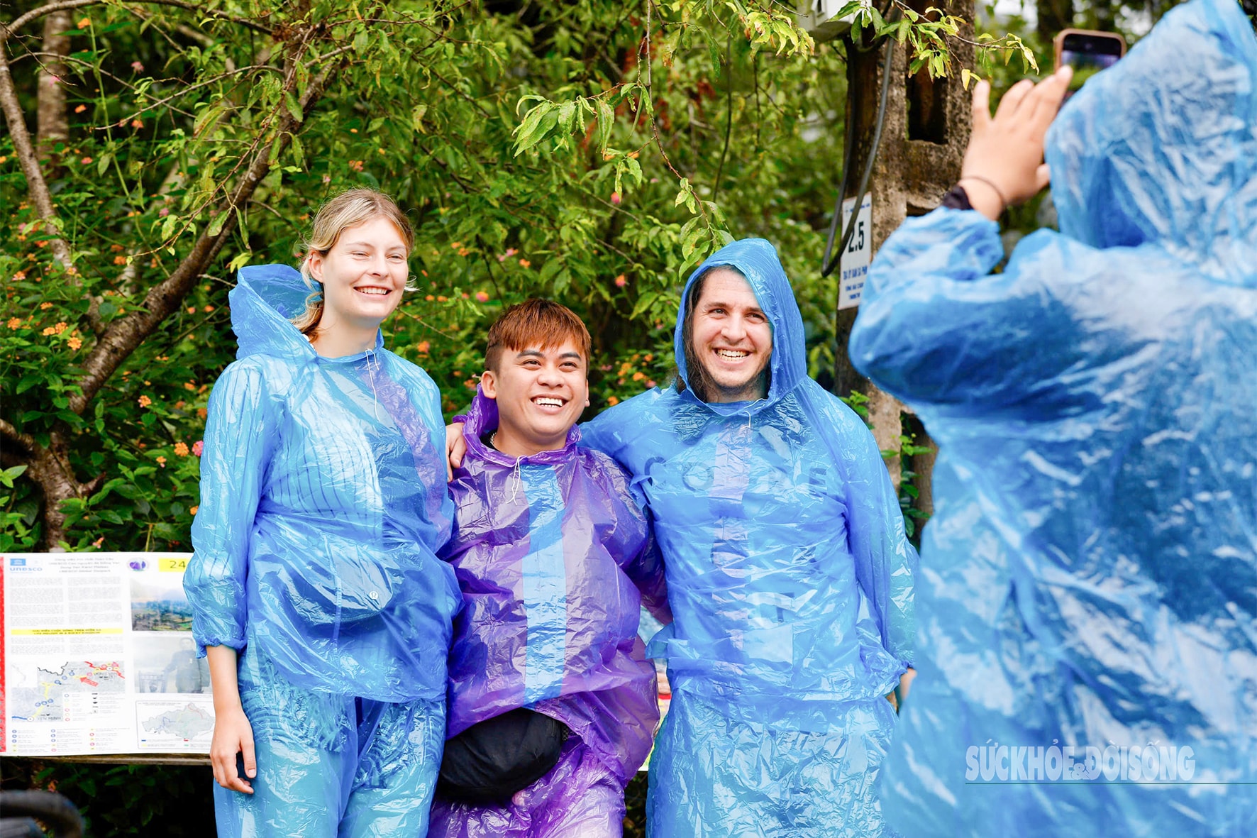 Nghề 'trai lai Tây’ giữa mây núi vùng cao cực Bắc- Ảnh 9.