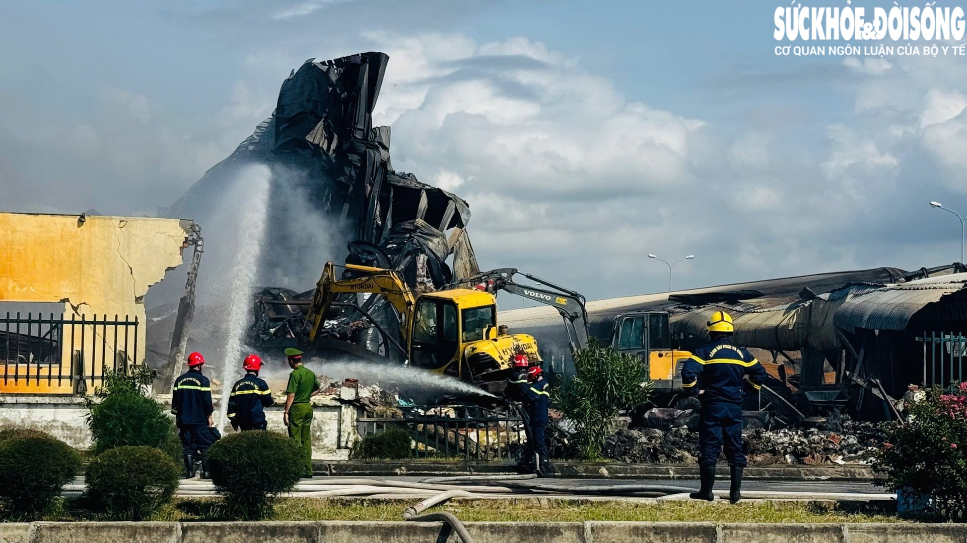Khống chế vụ cháy tại kho hàng trong Khu công nghiệp Đồ Sơn, Hải Phòng- Ảnh 2.