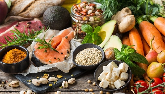 Thực phẩm nên ăn để giảm nguy cơ ung thư đại trực tràng- Ảnh 1.