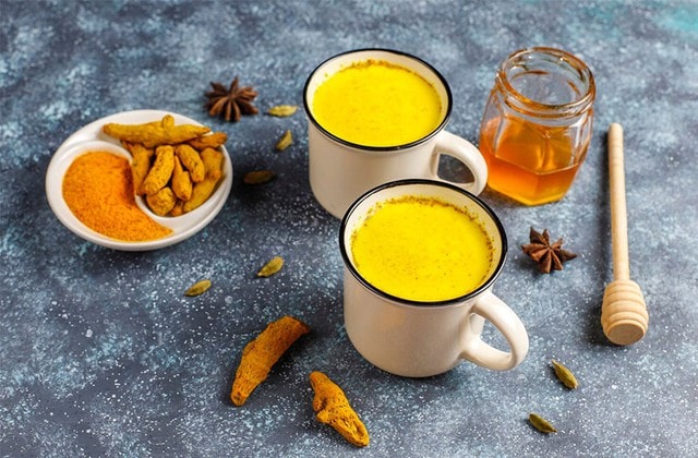 Có nên uống nước nghệ - mật ong với đá lạnh?- Ảnh 1.