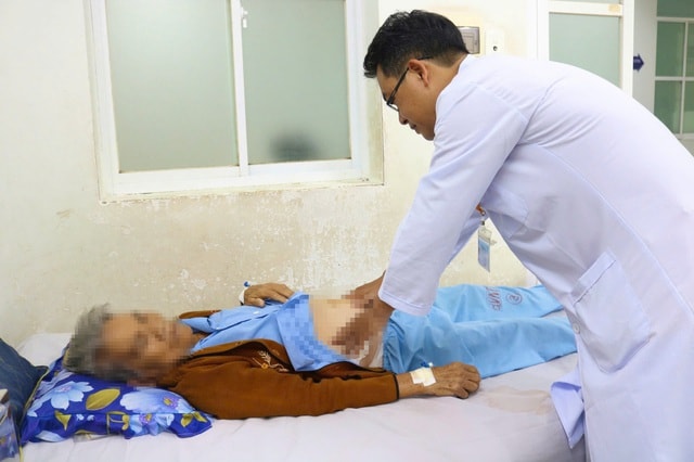 Cứu sống cụ bà vừa vỡ ruột thừa vừa rối loạn nhịp tim- Ảnh 1.
