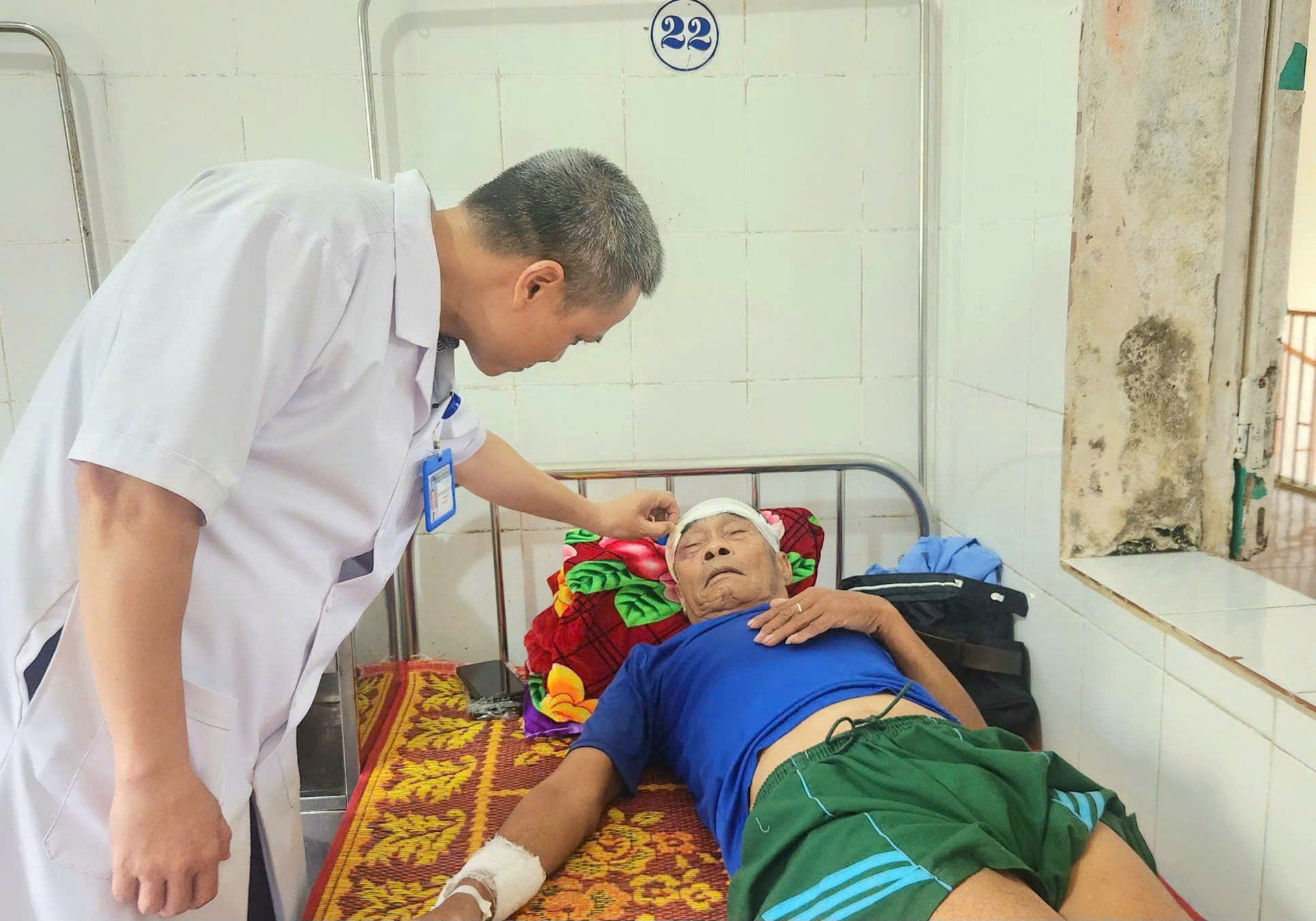 Một ngày sau vụ xe tải lao vào chợ, nhiều nạn nhân chưa hết bàng hoàng- Ảnh 2.